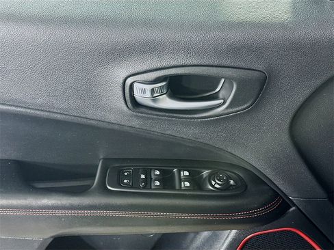 Used 2020 Jeep Compass Trailhawk image 25