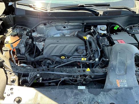 Used 2025 Chevrolet Trax LT FWD image 26