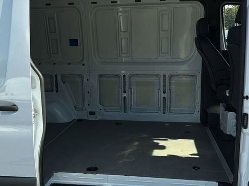 Used 2025 Mercedes-Benz Sprinter 2500 image 32
