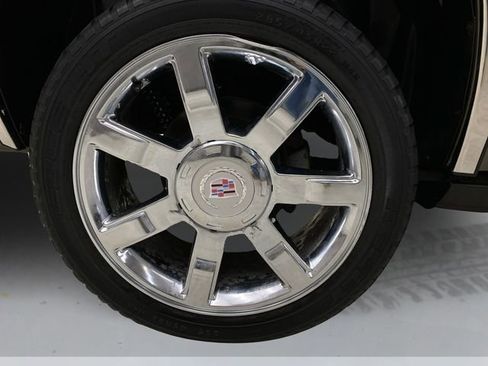 Used 2011 Cadillac Escalade Premium image 17