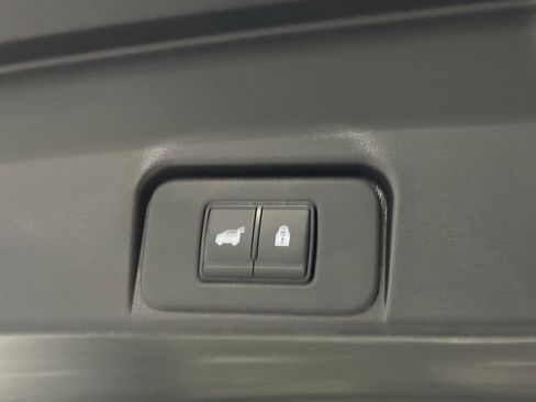 Used 2023 Nissan Rogue SL image 35