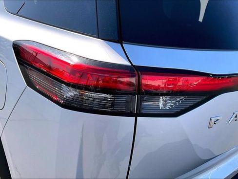 Certified 2024 Nissan Pathfinder SV FWD image 22