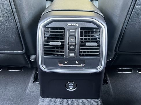 Used 2022 Porsche Macan image 44