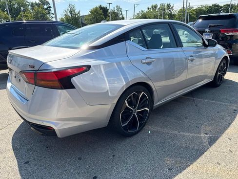 Used 2024 Nissan Altima 2.5 SR FWD image 3
