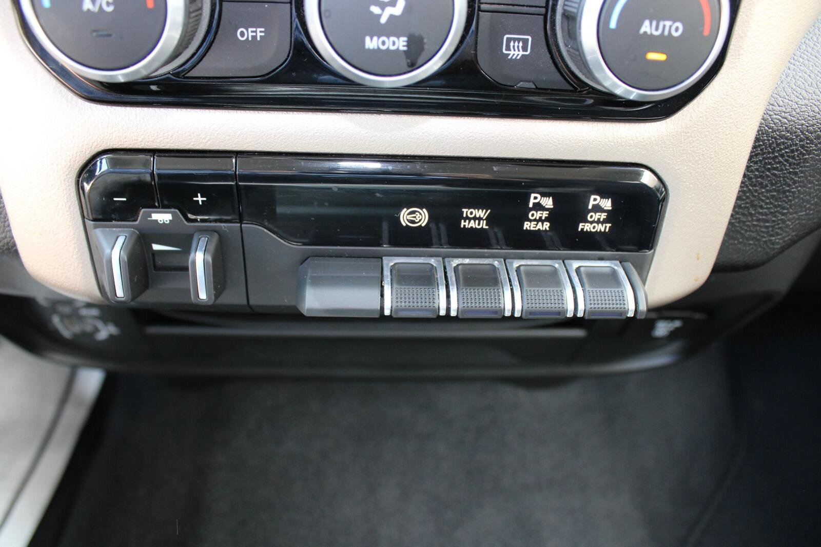 Used 2024 RAM 2500 Laramie w/ Safety Group AWD/4WD image 22