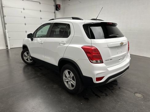 Used 2022 Chevrolet Trax LT w/ LT Convenience Package image 6
