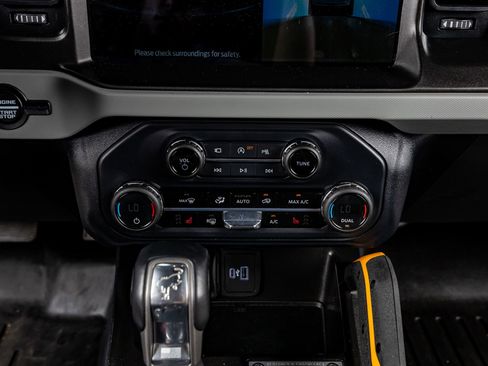 Used 2023 Ford Bronco Badlands w/ Sasquatch Package image 23