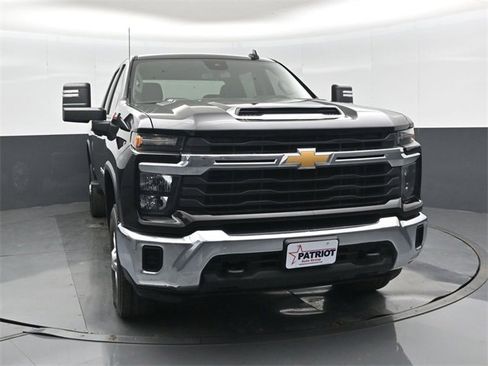 Used 2024 Chevrolet Silverado 2500 LT w/ Z71 Off-Road Package image 10