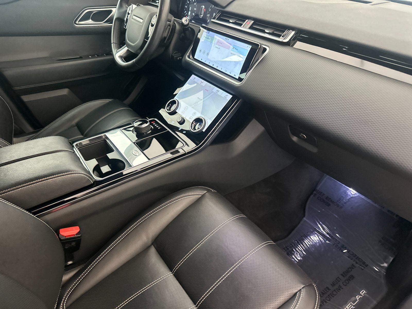 Used 2019 Land Rover Range Rover Velar S AWD/4WD image 16