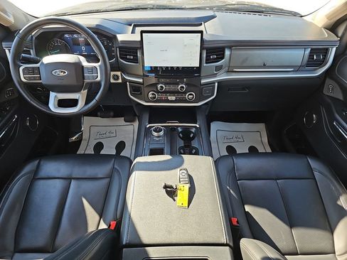 Used 2024 Ford Expedition XLT image 11