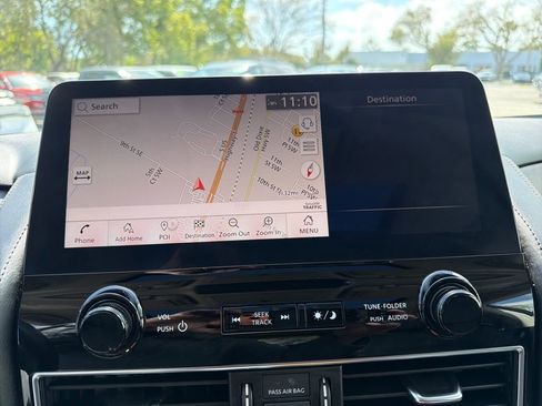 Used 2022 Nissan Armada SL w/ Captain's Chairs Package image 27