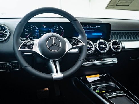 Used 2026 Mercedes-Benz GLB 250 4MATIC image 23