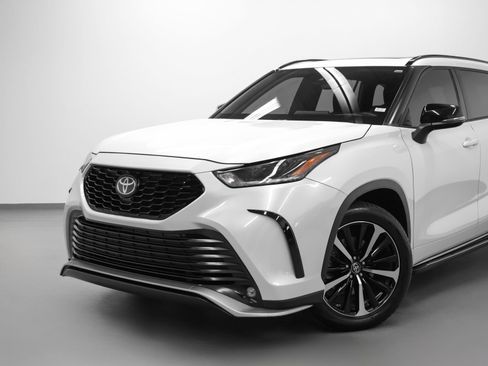 Used 2022 Toyota Highlander XSE image 7