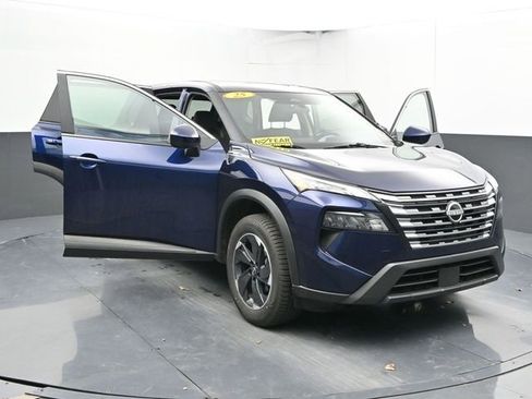 Used 2025 Nissan Rogue SV image 31