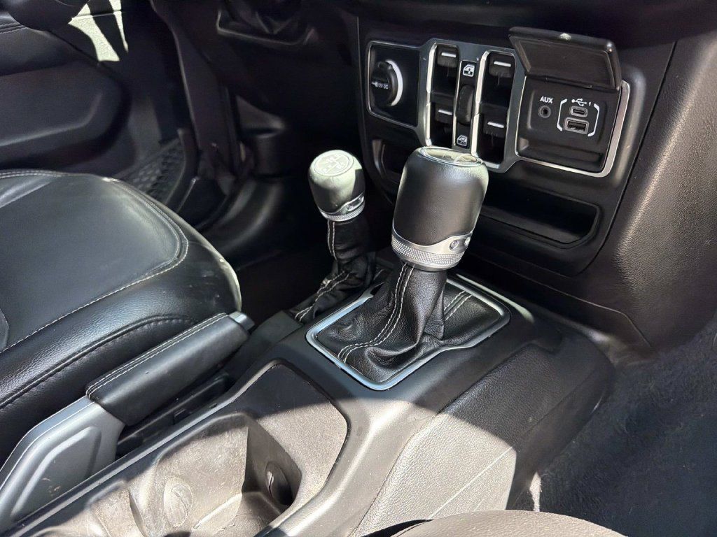 Used 2023 Jeep Wrangler Unlimited Sahara AWD/4WD image 17