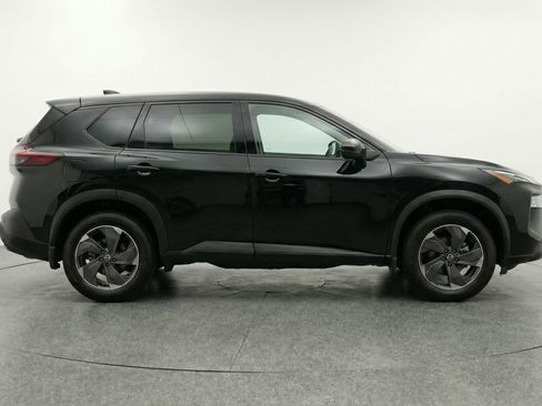 Used 2025 Nissan Rogue SV image 11