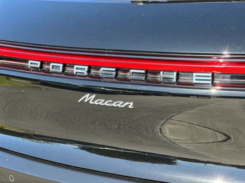Certified 2025 Porsche Macan AWD/4WD image 31