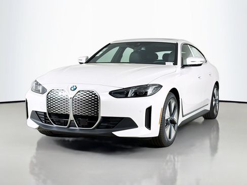 New 2026 BMW i4 eDrive40 w/ Parking Assistance Package RWD image 3