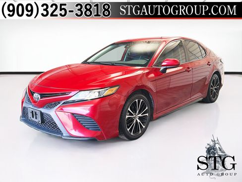 Used 2019 Toyota Camry SE image 1