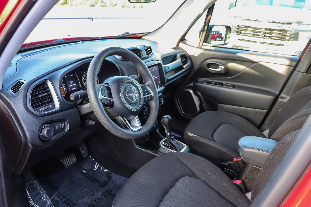 Used 2023 Jeep Renegade Latitude AWD/4WD image 22