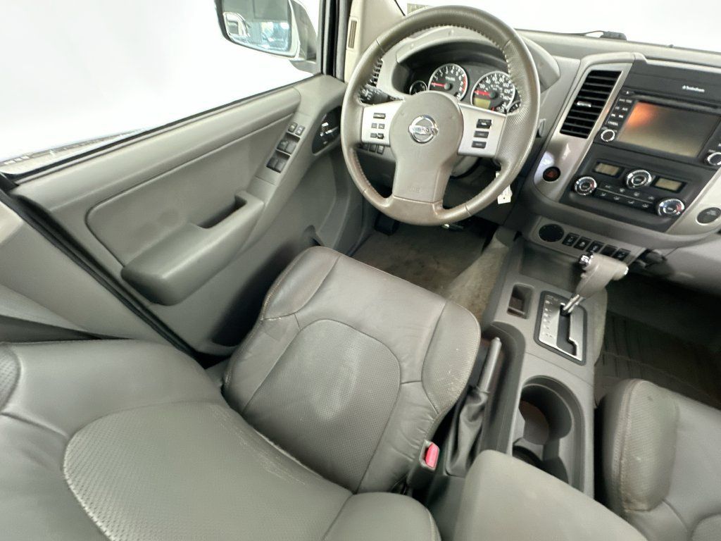 Used 2013 Nissan Frontier SL w/ Moonroof Pkg RWD image 9