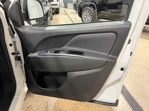 Used 2018 RAM ProMaster City Tradesman SLT image 14