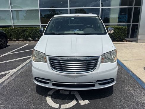 Used 2014 Chrysler Town & Country Touring-L FWD image 1
