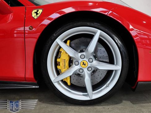 Used 2018 Ferrari 488 GTB RWD image 42