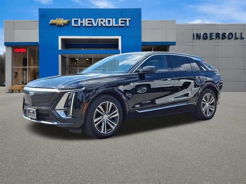 Used 2024 Cadillac Lyriq Luxury w/ LPO, Floor Liner Package AWD/4WD image 34