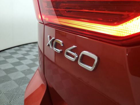 Used 2023 Volvo XC60 B5 Plus w/ Climate Package AWD/4WD image 9