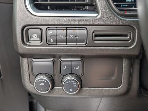 Used 2024 Chevrolet Suburban Premier RWD image 14