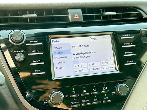 Used 2019 Toyota Camry LE image 19