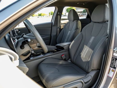 Used 2023 Hyundai Elantra SEL FWD image 26