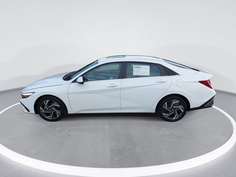 Certified 2025 Hyundai Elantra SEL FWD image 8