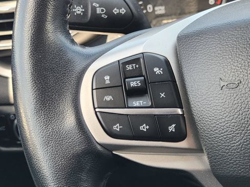 Used 2022 Ford Explorer XLT w/ Equipment Group 202A AWD/4WD image 31