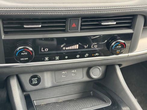 Certified 2025 Nissan Rogue SV AWD/4WD image 22