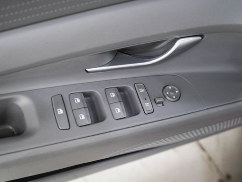 Used 2023 Hyundai Elantra SEL FWD image 18