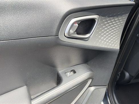 Used 2024 Kia Soul LX w/ Option Group 015 FWD image 19
