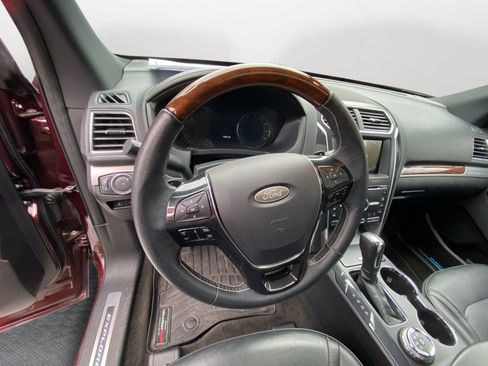 Used 2018 Ford Explorer Platinum image 12