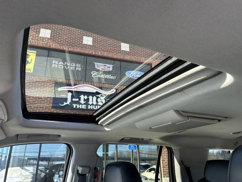 Used 2018 Cadillac Escalade Premium Luxury image 27