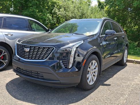 Used 2022 Cadillac XT4 Luxury w/ Cold Weather Package AWD/4WD image 3