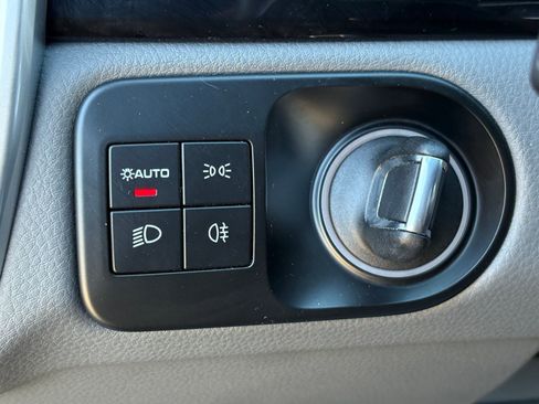 Used 2023 Porsche Cayenne Coupe AWD/4WD image 19