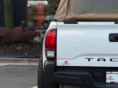 Used 2019 Toyota Tacoma TRD Off-Road image 15
