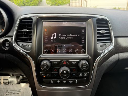 Used 2018 Jeep Grand Cherokee Altitude AWD/4WD image 25