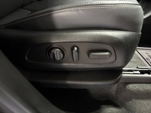 Used 2021 Buick Enclave Essence w/ Sound and Sites Package AWD/4WD image 39