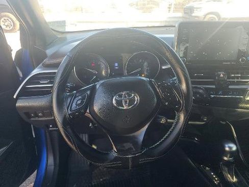 Used 2019 Toyota C-HR Limited image 5