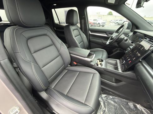Used 2025 GMC Terrain Elevation w/ Elevation Premium Package AWD/4WD image 11