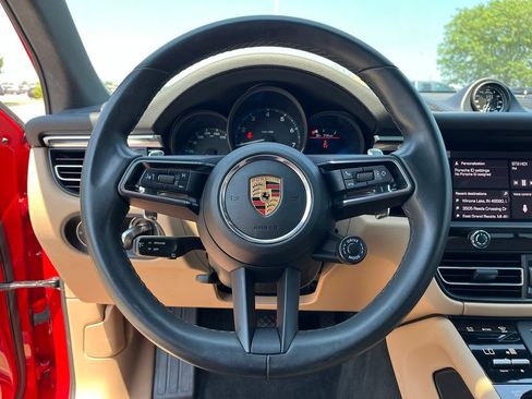 Used 2022 Porsche Macan AWD/4WD image 34