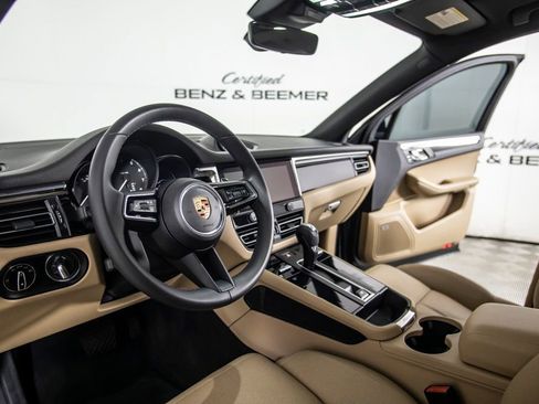 Used 2025 Porsche Macan AWD/4WD image 20