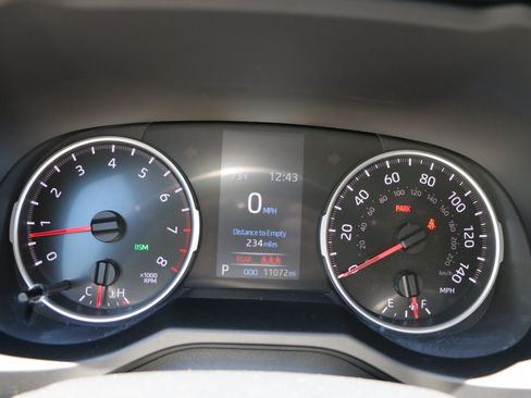 Used 2020 Toyota RAV4 XLE Premium FWD image 33
